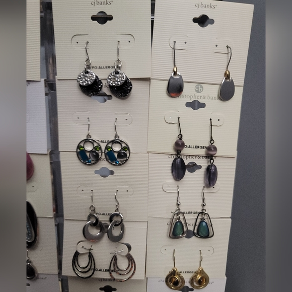 Closet Clear out Sale All 36 Pairs of Earrings Brand new - Picture 12 of 17